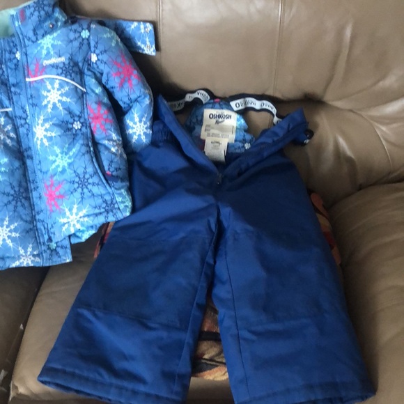 OSHKOSH B’gosh snowsuit…24 months, however, made big. - Picture 3 of 8